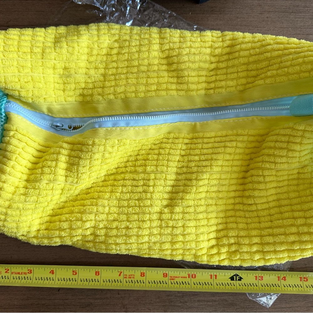 ⭐️NIB⭐️Yellow terry tennis shoe laundry bag